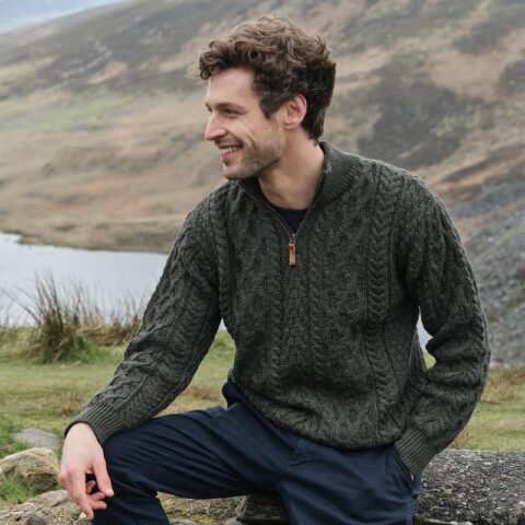 Pull d'Aran à demi-fermeture éclair pour hommes | 100 % laine mérinos | Tricot irlandais traditionnel | Vert armée – Image 2